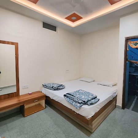 Shree Trilokeshwar Guesthouse ウッジャイン エクステリア 写真
