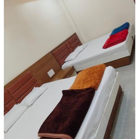 Shree Trilokeshwar Guesthouse ウッジャイン エクステリア 写真
