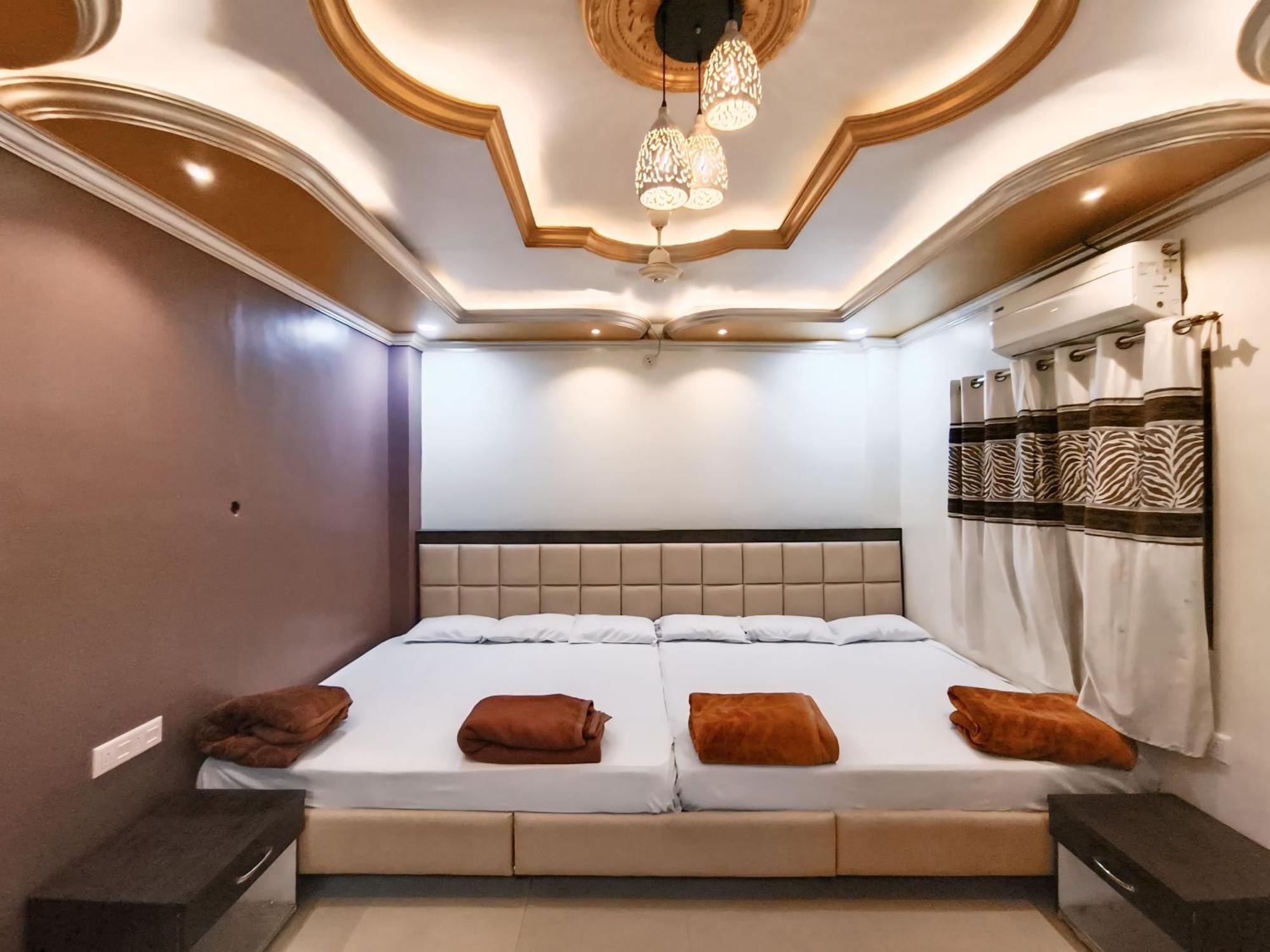 Shree Trilokeshwar Guesthouse ウッジャイン エクステリア 写真