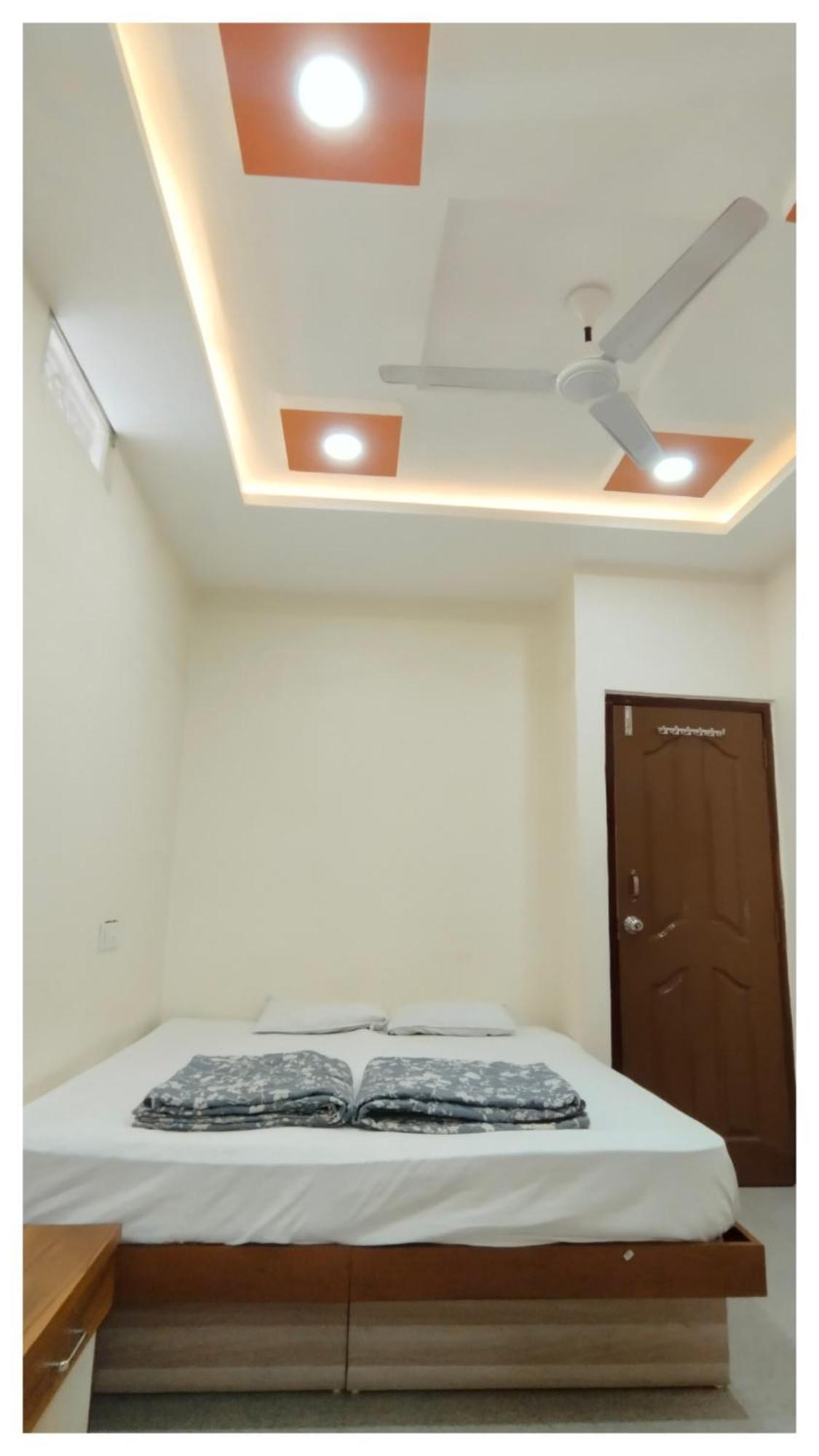 Shree Trilokeshwar Guesthouse ウッジャイン エクステリア 写真