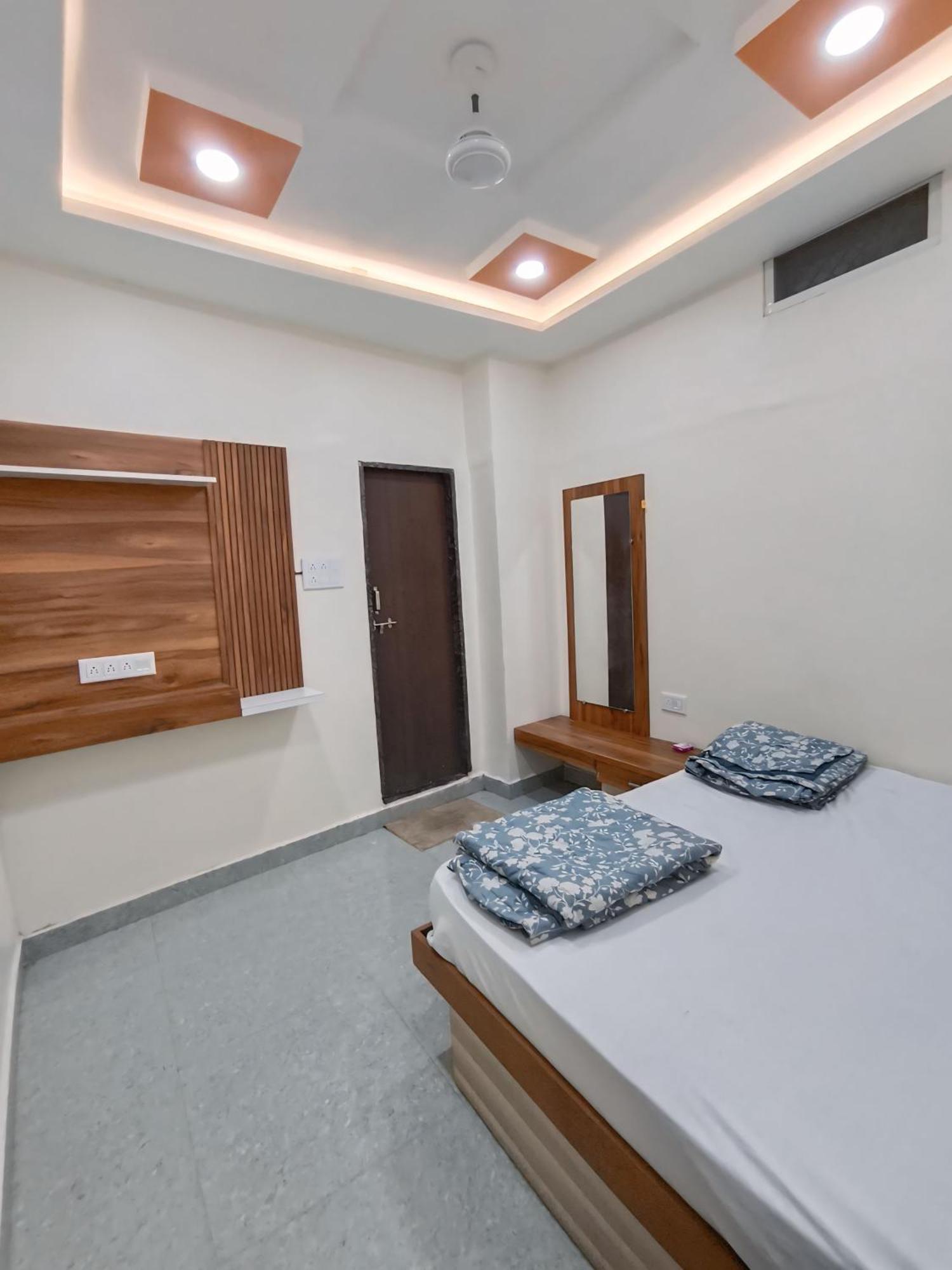 Shree Trilokeshwar Guesthouse ウッジャイン エクステリア 写真