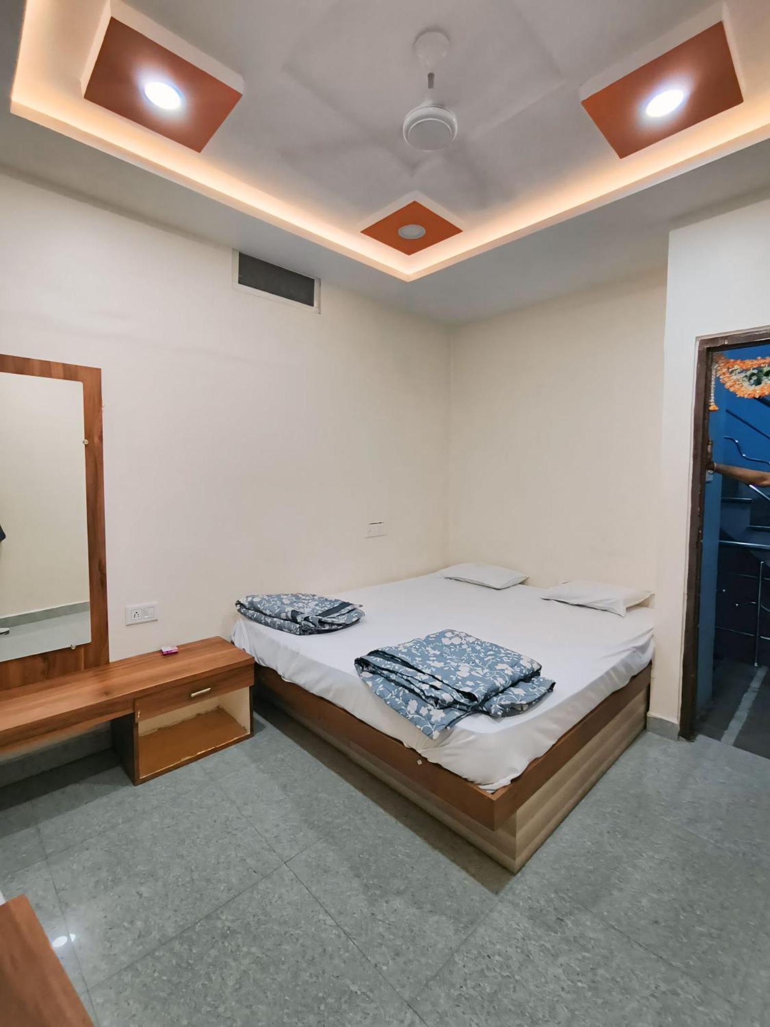 Shree Trilokeshwar Guesthouse ウッジャイン エクステリア 写真