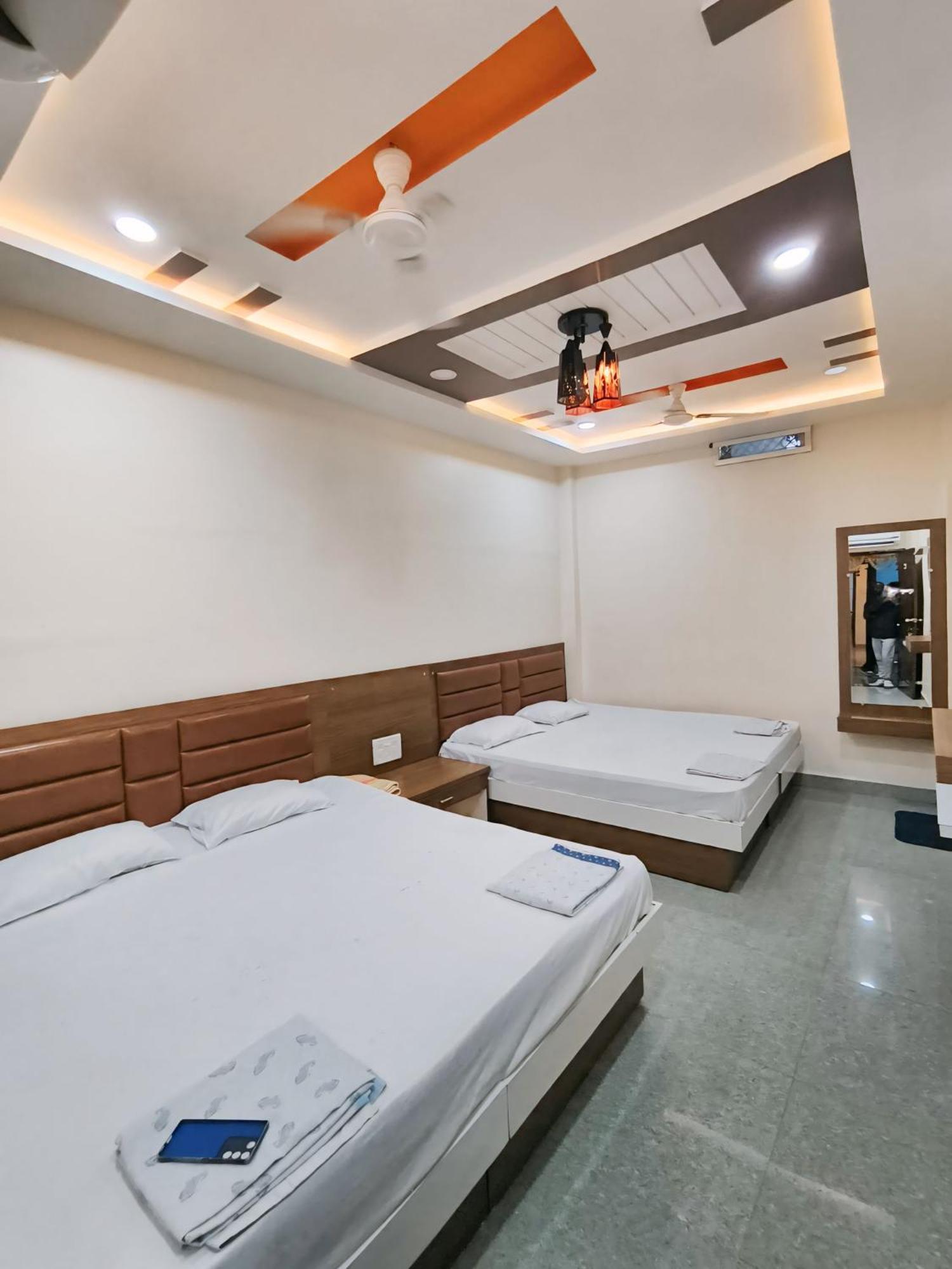 Shree Trilokeshwar Guesthouse ウッジャイン エクステリア 写真